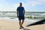 asp. szt. Andrzej Krukowski na plaży