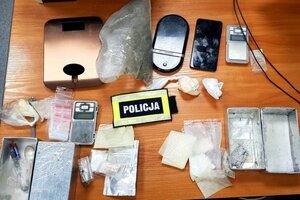 Zabezpieczone przez policjantów środki odurzające.