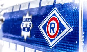 logo policji ruchu drogowego na drzwiach radiowozu