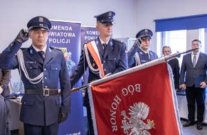 Na zdjęciu widoczny poczet sztandarowy Komendy Powiatowej Policji w Zgierzu.