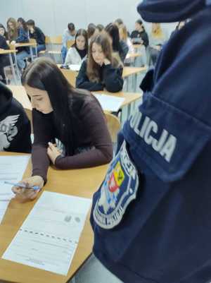 spotkanie profilaktyczne z młodzieżą szkolną połączone z zajęciami praktycznymi z technikami kryminalistyki.