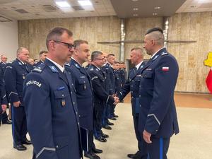 Policjanci podczas uroczystej zbiórki
