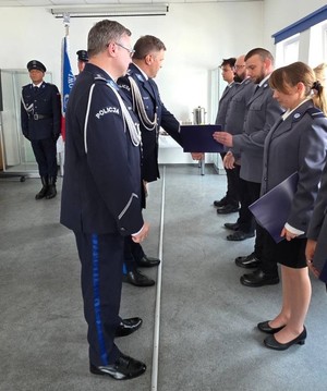 Policjanci w trakcie uroczystości.