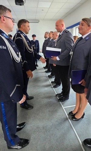 Policjanci w trakcie uroczystości.