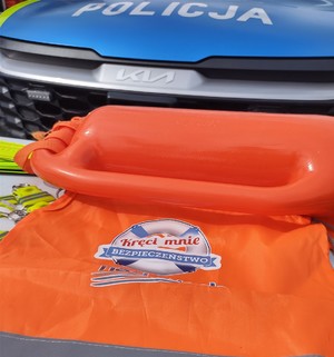 Promocja bezpieczeństwa nad wodą w czasie pikniku rodzinnego w OSP Rogóźno.