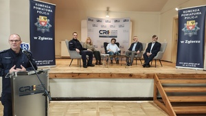 zaproszeni goście podczas debaty