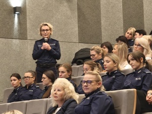 Zaproszeni goście podczas obchodów 100-lecia Kobiet w Policji