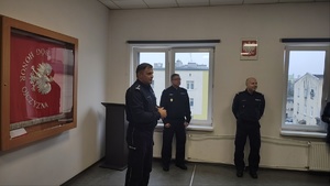 Policjanci podczas uroczystej zbiórki