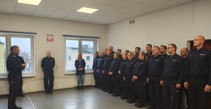 Policjanci podczas uroczystej zbiórki