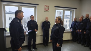 Policjanci podczas uroczystej zbiórki
