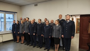 Policjanci podczas uroczystej zbiórki