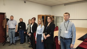 Pracownicy cywilni Zgierskiej komendy podczas uroczystej zbiórki