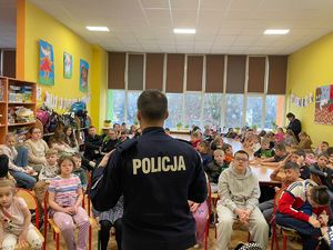 Policjanci podczas spotkań profilaktycznych