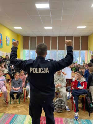 Policjanci podczas spotkań profilaktycznych