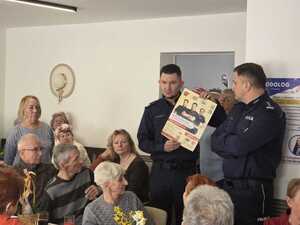 Policjanci podczas spotkań z mieszkańcami