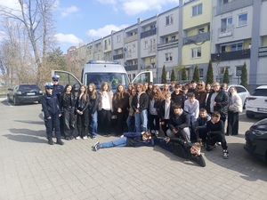 Policjanci podczas spotkania z młodzieżą szkolną